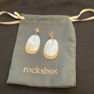 Rose gold & iridescent pearl earrings - like new - Rocksbox purchase